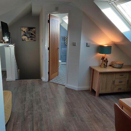 Delightful & Picturesque Modern Detached Apartment, Next To Chester Zoo, Near Park And Ride To City Centre Kültér fotó
