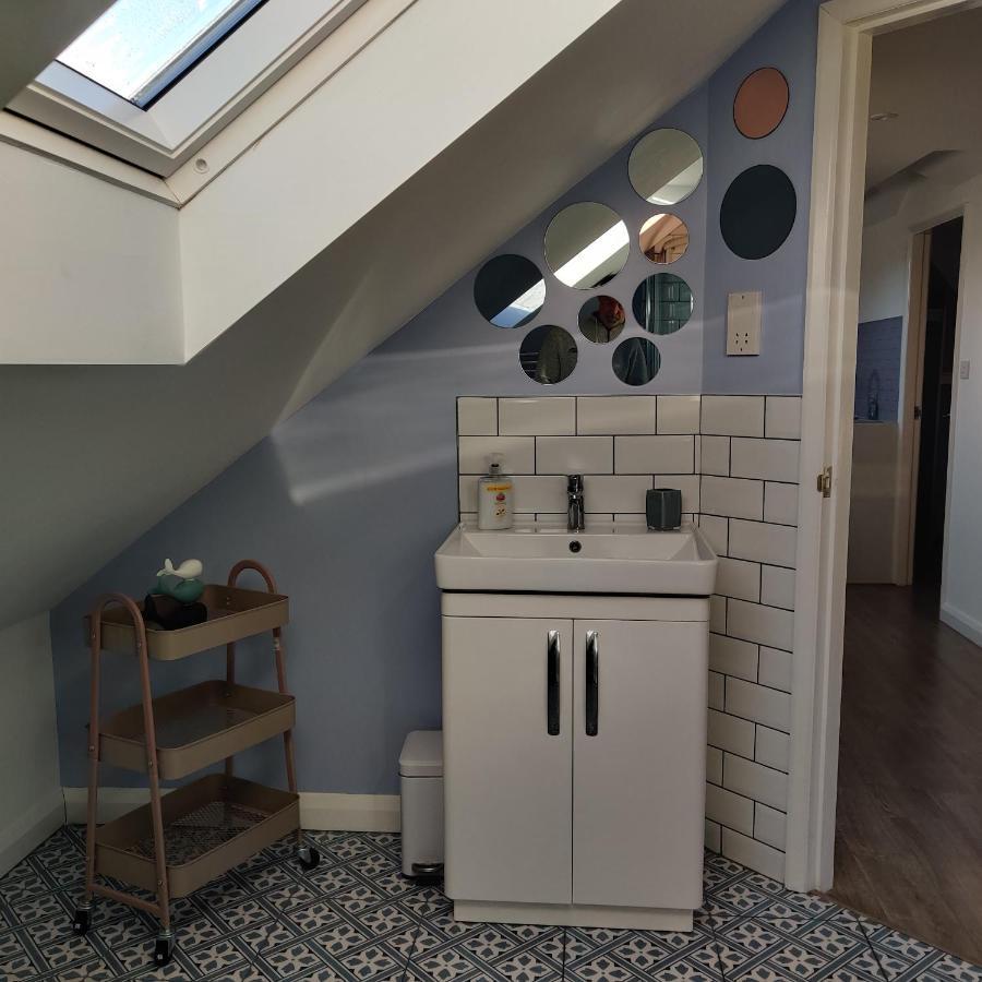 Delightful & Picturesque Modern Detached Apartment, Next To Chester Zoo, Near Park And Ride To City Centre Kültér fotó