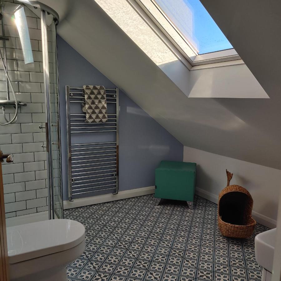 Delightful & Picturesque Modern Detached Apartment, Next To Chester Zoo, Near Park And Ride To City Centre Kültér fotó
