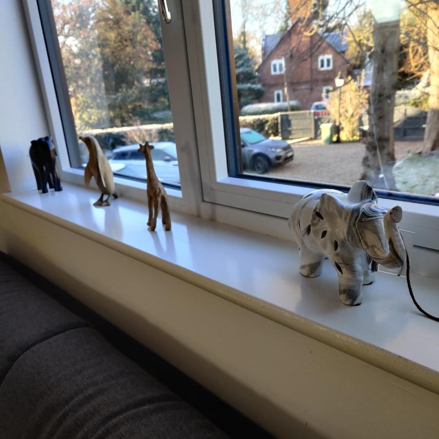 Delightful & Picturesque Modern Detached Apartment, Next To Chester Zoo, Near Park And Ride To City Centre Kültér fotó