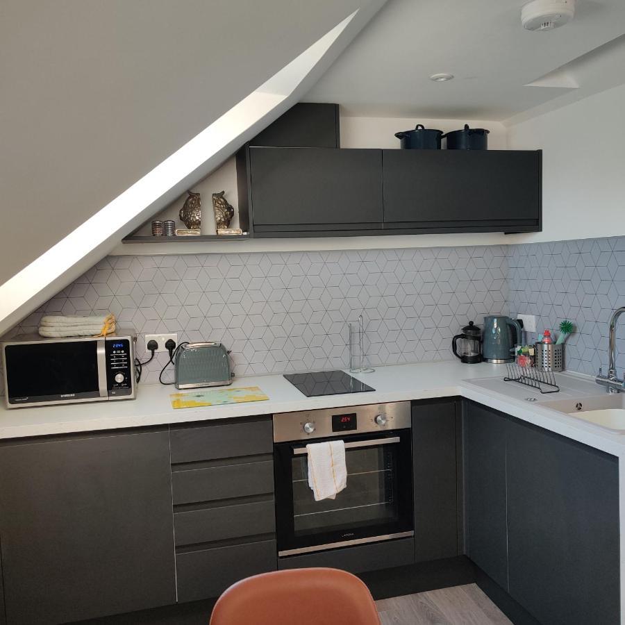 Delightful & Picturesque Modern Detached Apartment, Next To Chester Zoo, Near Park And Ride To City Centre Kültér fotó